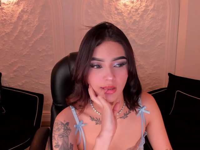 Carolineevans's BongaCams show and profile