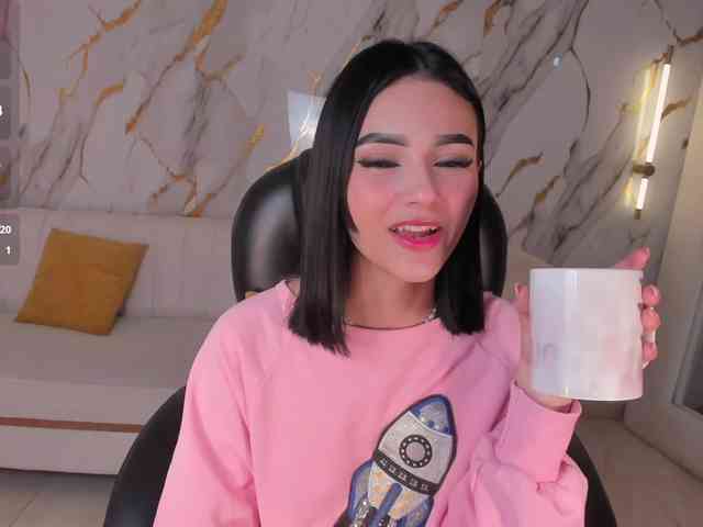 CarolineEvans webcam