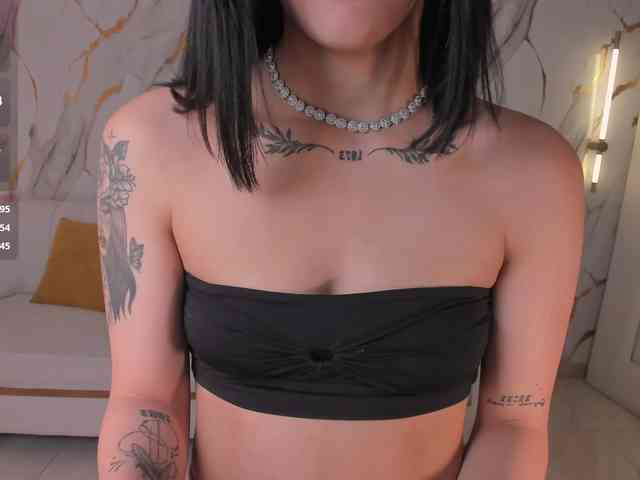 CarolineEvans webcam