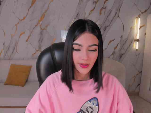 CarolineEvans webcam