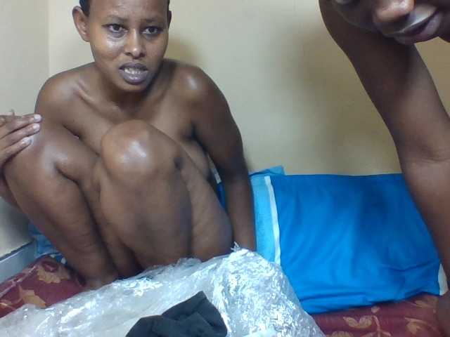 le modèle Sexydynasty est en webcam porno dans un show sur le site bongacams, il possède les tags suivants: Ebony,Brunette,Shaved