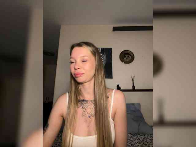 skinny-little-bitch webcam