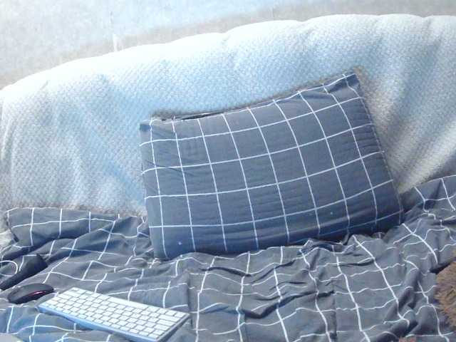 le modèle KsyWildFox est en webcam porno dans un show sur le site bongacams, il possède les tags suivants: White/Caucasian,Brunette,Shaved