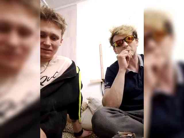 gray-couple webcam