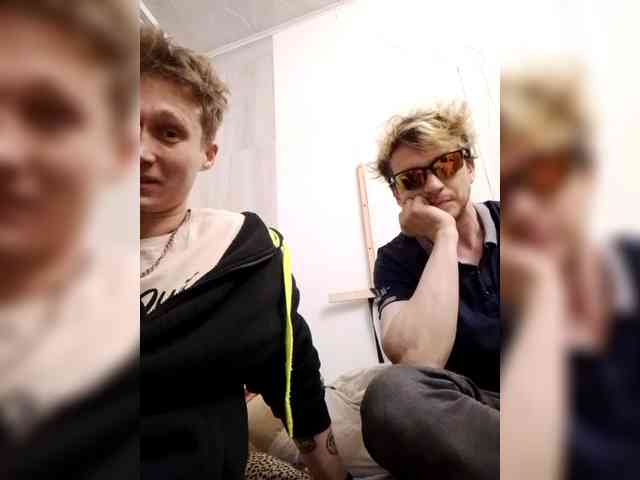 gray-couple webcam