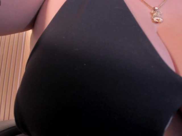 AmyRosse1 live cam on BongaCams