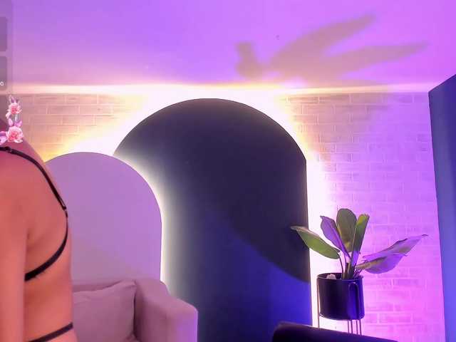 ArianaBell's BongaCams show and profile