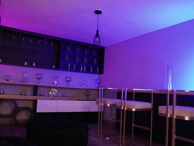 JulietteMoreau live cam preview