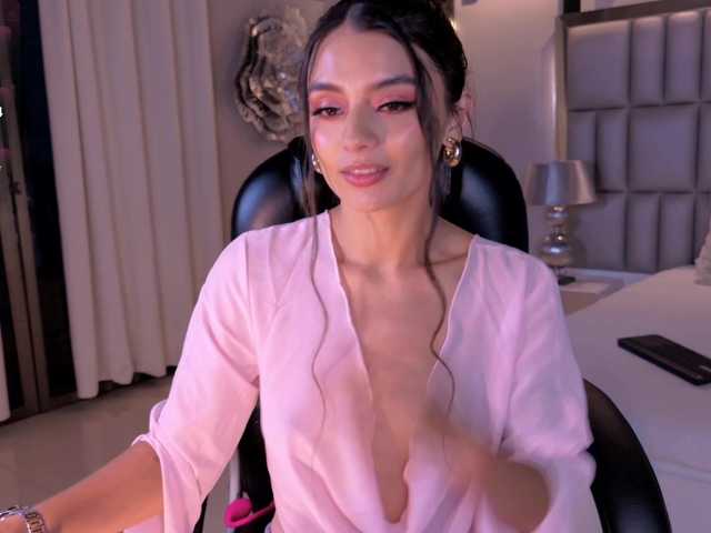 JulietteMoreau live cam on BongaCams