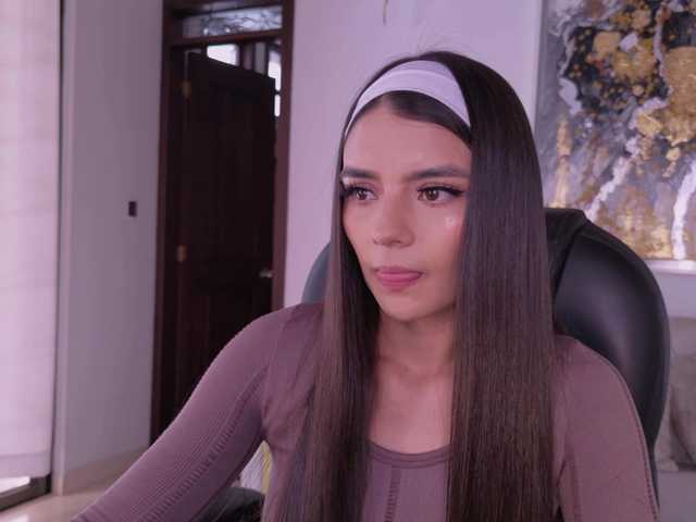 JulietteMoreau live cam on BongaCams