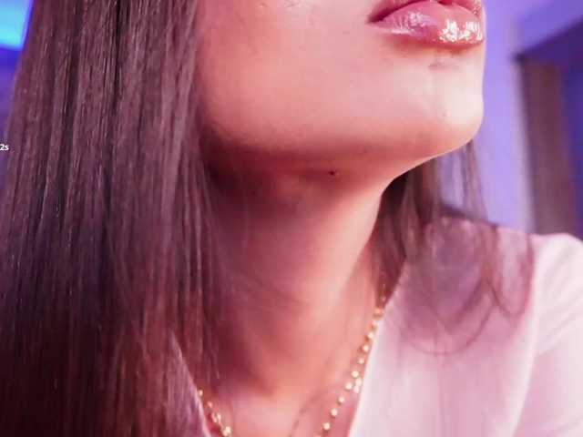JulietteMoreau live cam preview