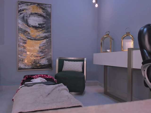 JulietteMoreau live cam on BongaCams