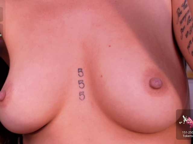 JulietteMoreau live cam on BongaCams