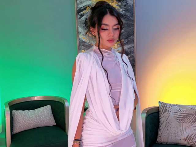 JulietteMoreau live cam on BongaCams