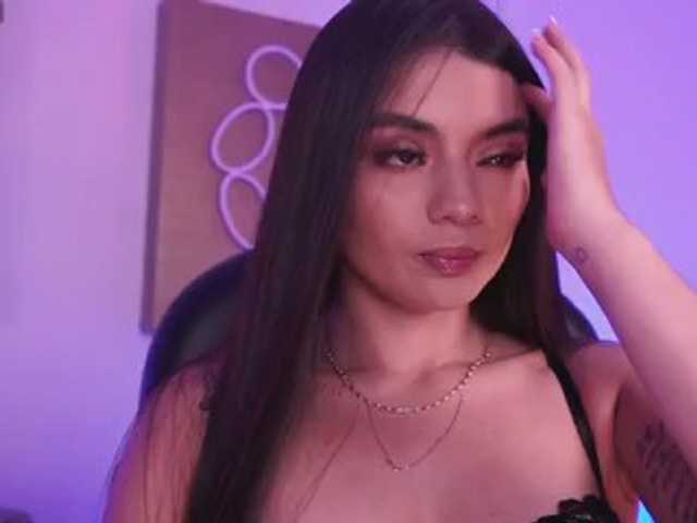 JulietteMoreau live cam on BongaCams