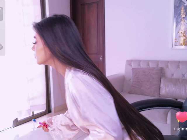 JulietteMoreau live cam on BongaCams
