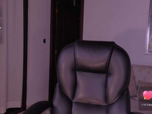 JulietteMoreau live cam on BongaCams