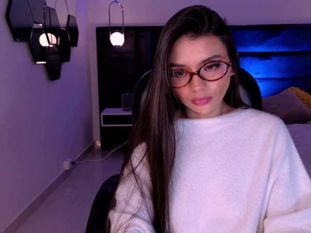 JulietteMoreau live cam on BongaCams