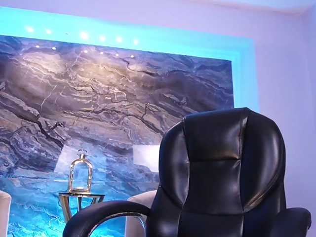 JulietteMoreau live cam on BongaCams