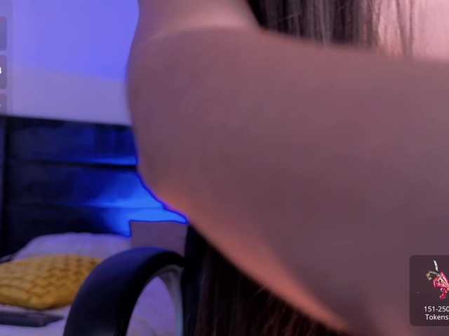 JulietteMoreau live cam on BongaCams