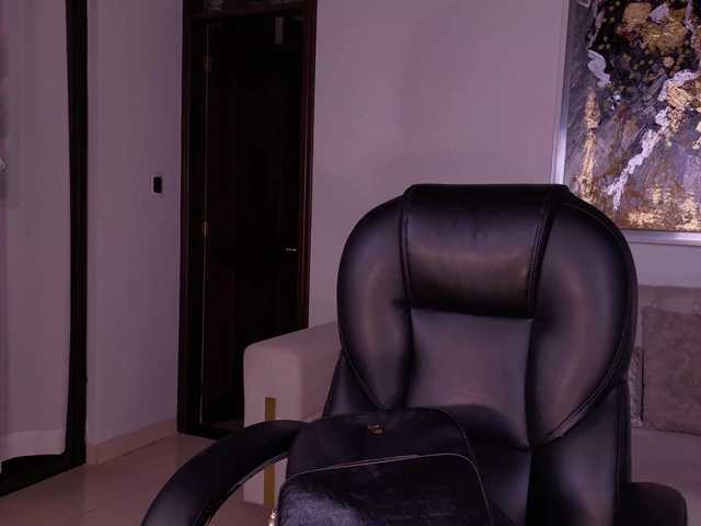 JulietteMoreau live cam on BongaCams