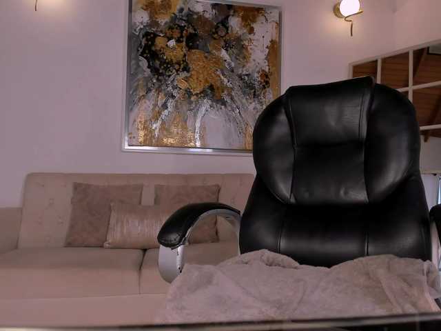 JulietteMoreau live cam on BongaCams