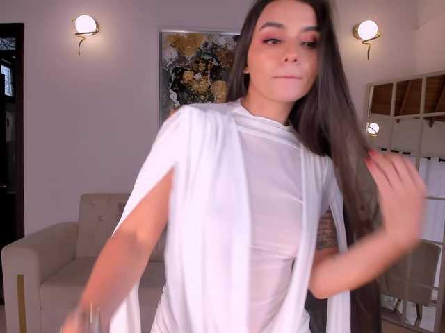 JulietteMoreau Live Cam on BongaCams