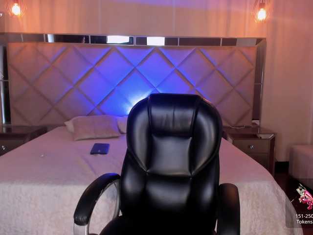 JulietteMoreau live cam on BongaCams