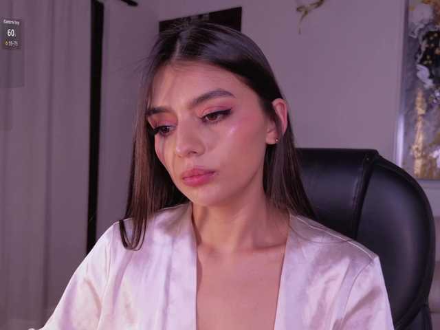 JulietteMoreau live cam on BongaCams