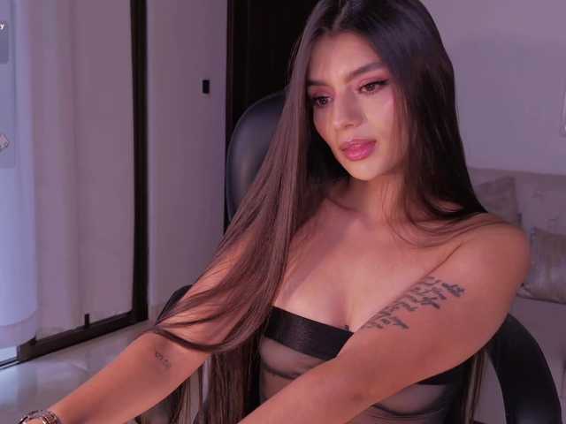 JulietteMoreau live cam on BongaCams
