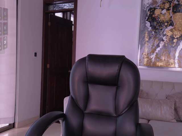 JulietteMoreau live cam on BongaCams