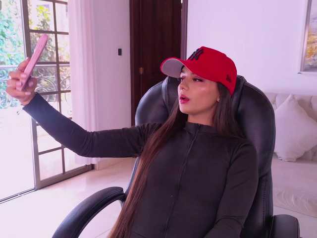 JulietteMoreau live cam on BongaCams