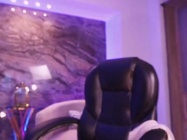 JulietteMoreau live cam on BongaCams