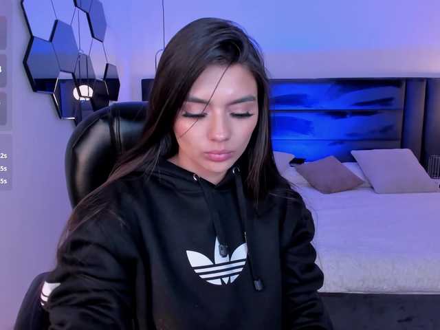 JulietteMoreau live cam on BongaCams