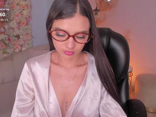 JulietteMoreau's BongaCams show and profile