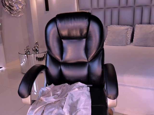 JulietteMoreau live cam on BongaCams