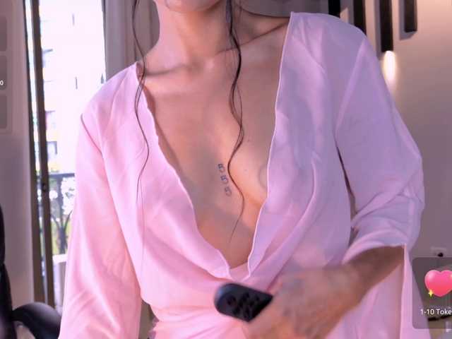 JulietteMoreau live cam on BongaCams
