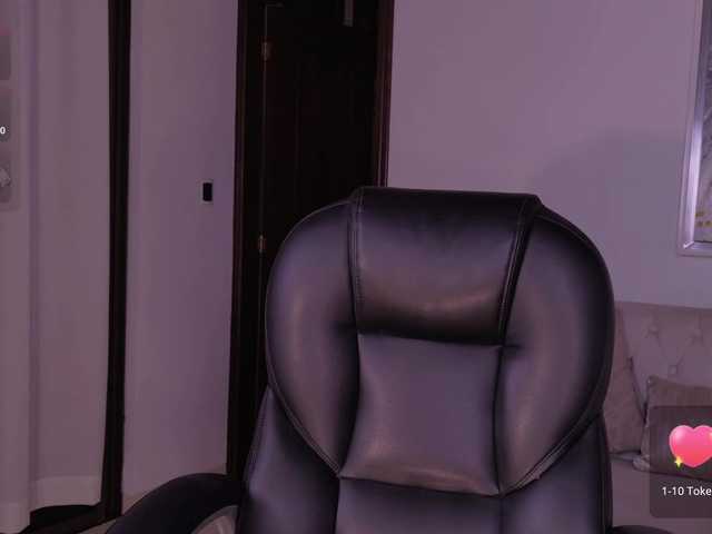 JulietteMoreau live cam on BongaCams