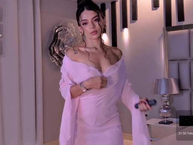 JulietteMoreau live cam on BongaCams