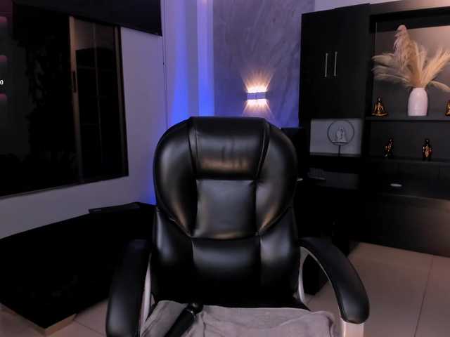 JulietteMoreau live cam on BongaCams