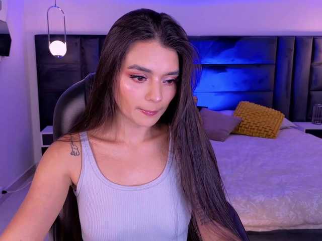 JulietteMoreau live cam on BongaCams