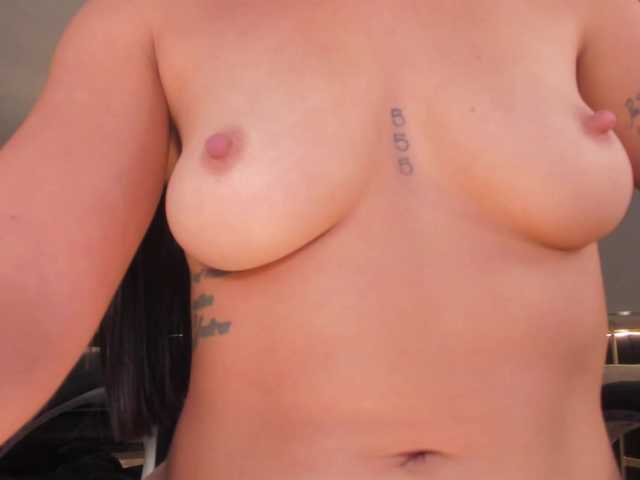JulietteMoreau live cam on BongaCams