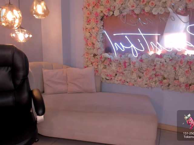 JulietteMoreau's BongaCams show and profile