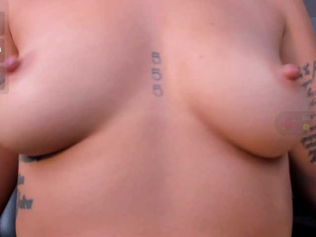 JulietteMoreau live cam on BongaCams