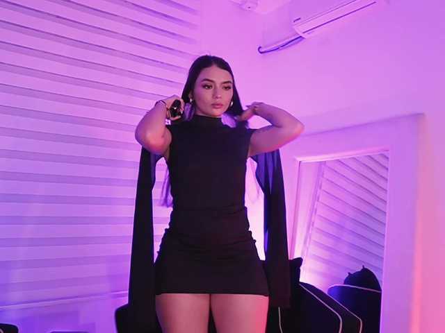 JulietteMoreau live cam on BongaCams