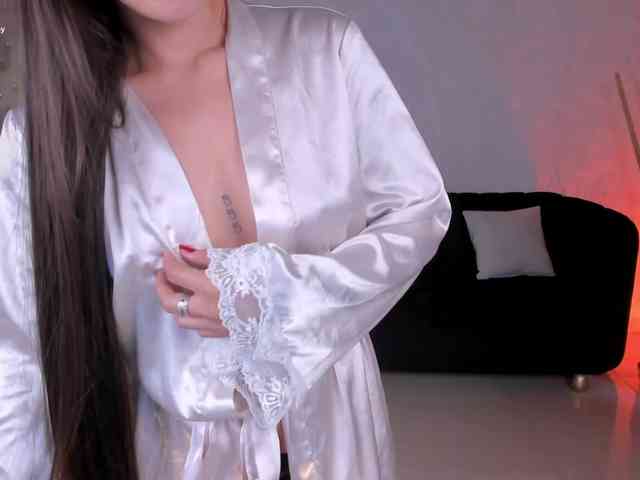 JulietteMoreau Live Webcam on BongaCams