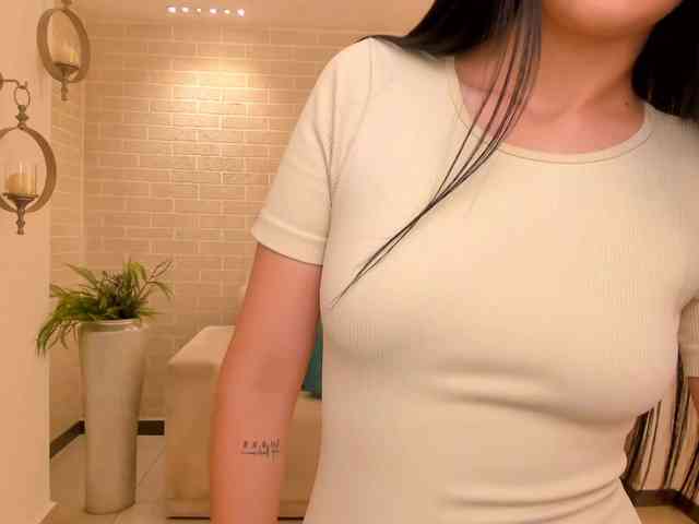 AmaraDivine Live Webcam on BongaCams