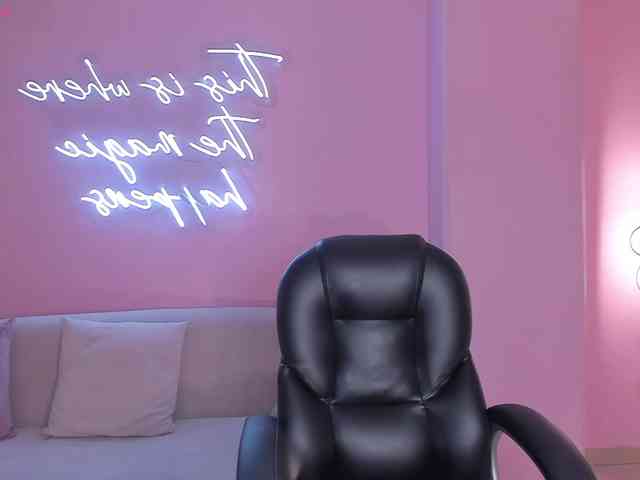 AmaraDivine webcam