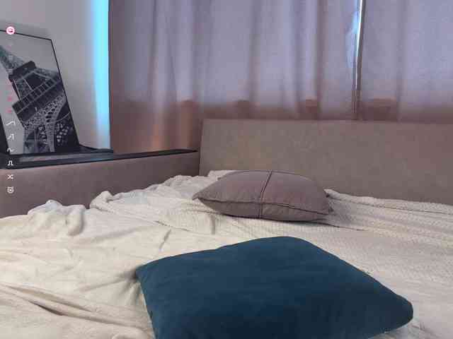 Cozycare's cam show statistics and live stream