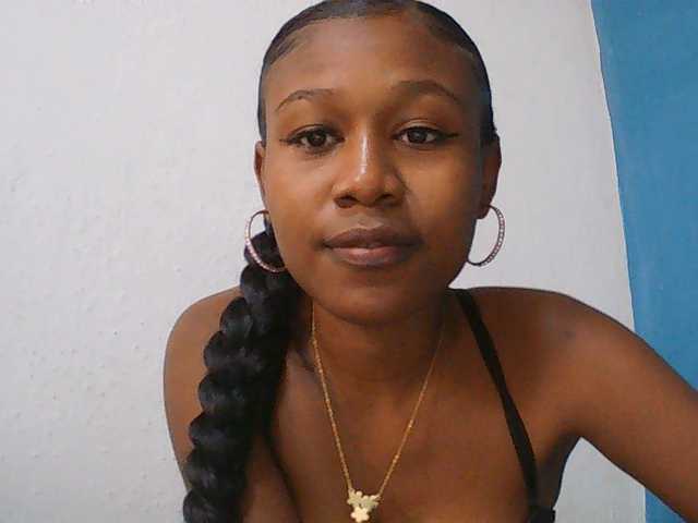 Zinah1 live cam on BongaCams